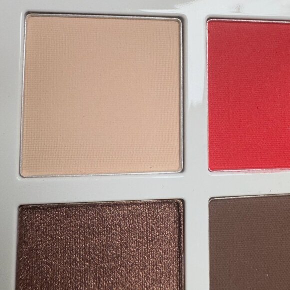 by BANILA Eyecrush Shadow Palette - 03 Girl Boss - Picture 4 of 8